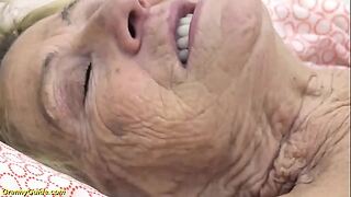 grotesque 90 time old grannie bottomless den a collapse boned